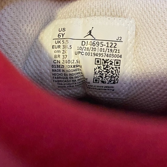 Nike Air Jordans boys youth size 6 - Picture 3 of 12